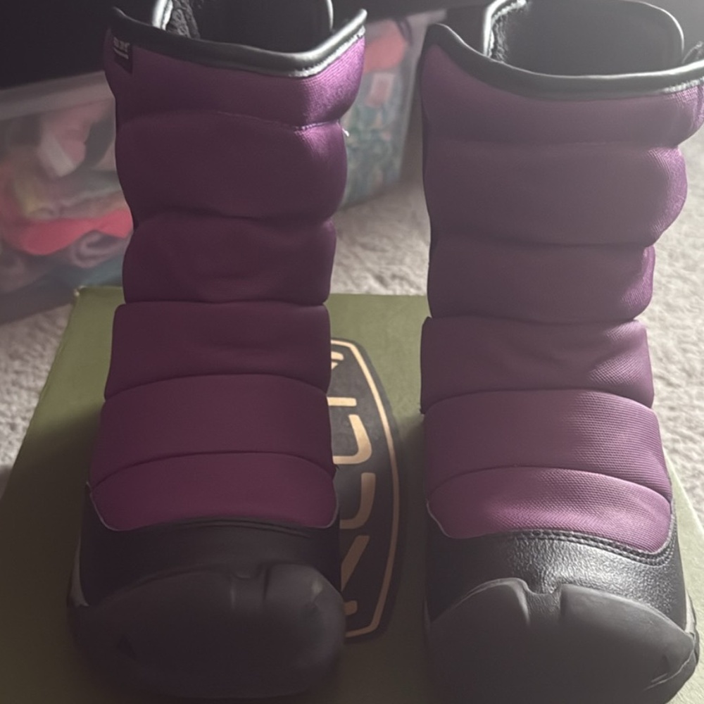 Little girls size 13 Keen puff rider boots